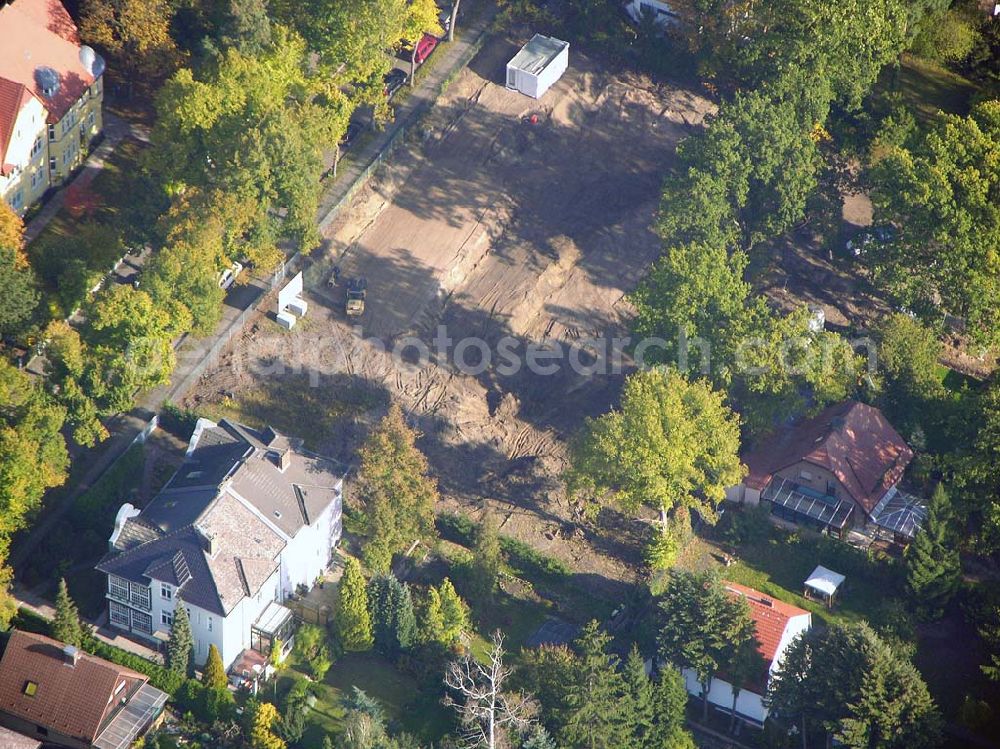 Berlin-Wittenau from the bird's eye view: 13.10.2004 Berlin-Wittenau, Wohnsiedlung-Neubau der PREMIER-Deutschland GmbH, an der Bondickstraße / Nimrodstraße in Berlin Wittenau / Reinickendorf