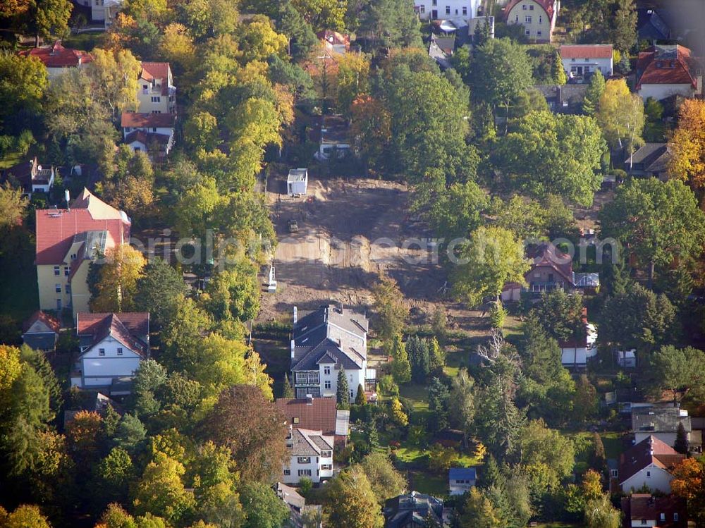 Berlin-Wittenau from the bird's eye view: 13.10.2004 Berlin-Wittenau, Wohnsiedlung-Neubau der PREMIER-Deutschland GmbH, an der Bondickstraße / Nimrodstraße in Berlin Wittenau / Reinickendorf