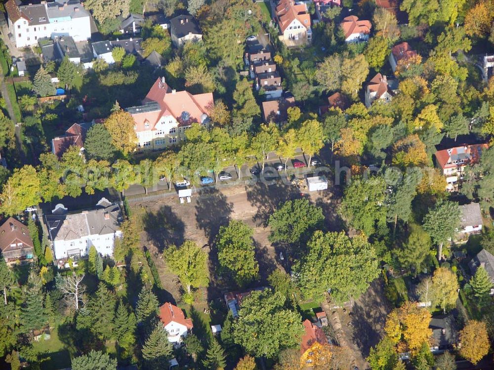 Berlin-Wittenau from the bird's eye view: 13.10.2004 Berlin-Wittenau, Wohnsiedlung-Neubau der PREMIER-Deutschland GmbH, an der Bondickstraße / Nimrodstraße in Berlin Wittenau / Reinickendorf