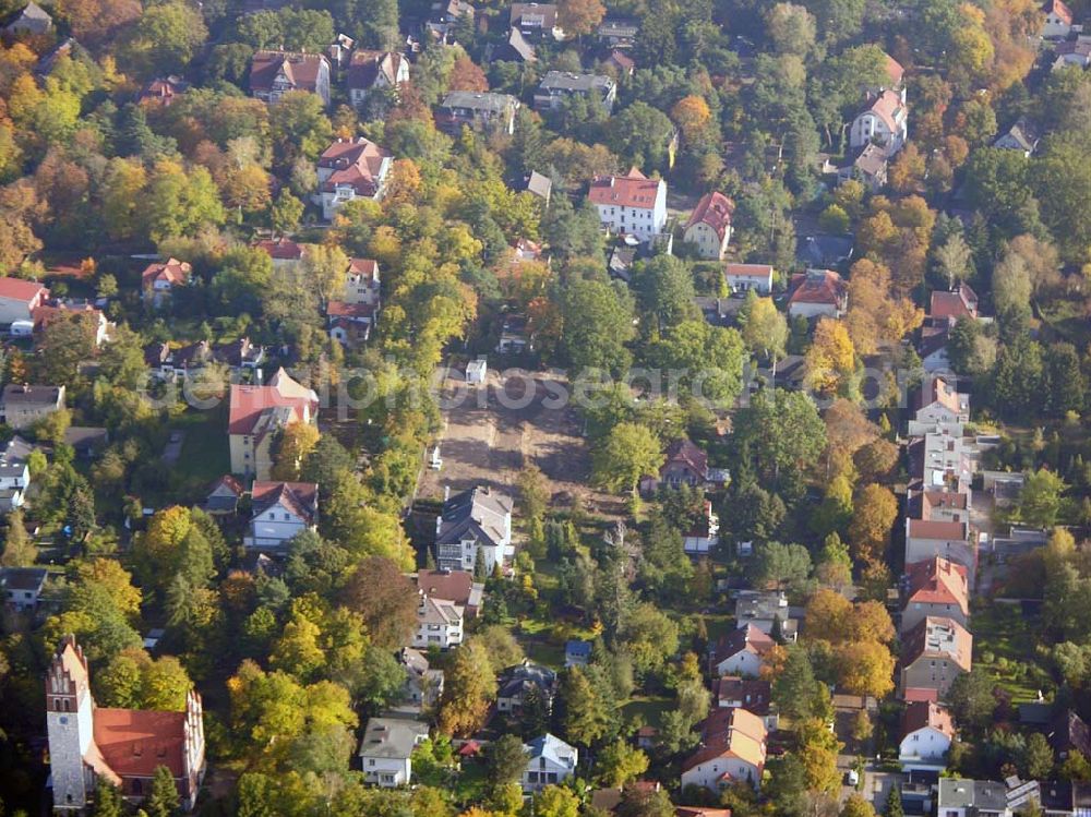 Berlin-Wittenau from the bird's eye view: 13.10.2004 Berlin-Wittenau, Wohnsiedlung-Neubau der PREMIER-Deutschland GmbH, an der Bondickstraße / Nimrodstraße in Berlin Wittenau / Reinickendorf