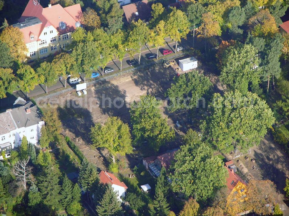 Berlin-Wittenau from the bird's eye view: 13.10.2004 Berlin-Wittenau, Wohnsiedlung-Neubau der PREMIER-Deutschland GmbH, an der Bondickstraße / Nimrodstraße in Berlin Wittenau / Reinickendorf