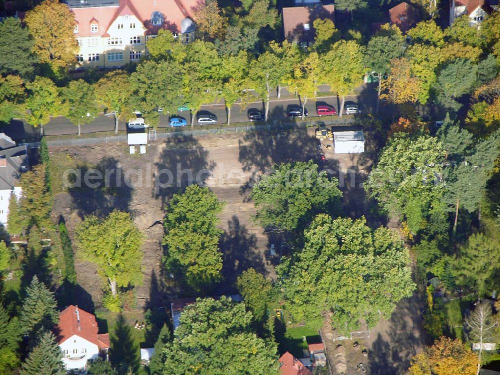 Aerial image Berlin-Wittenau - 13.10.2004 Berlin-Wittenau, Wohnsiedlung-Neubau der PREMIER-Deutschland GmbH, an der Bondickstraße / Nimrodstraße in Berlin Wittenau / Reinickendorf