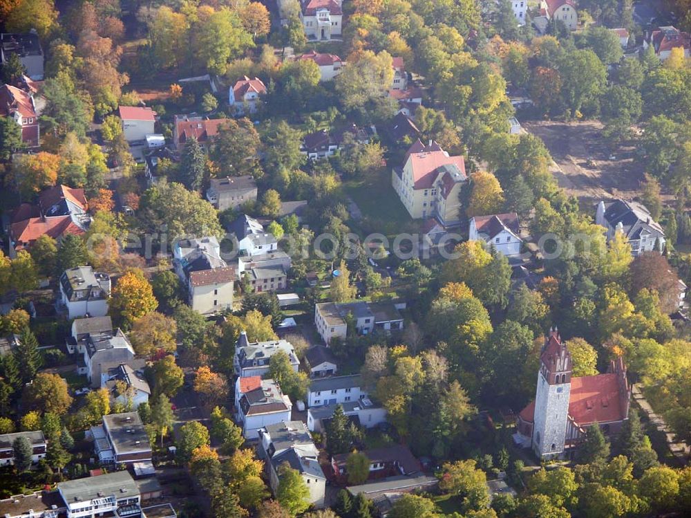 Berlin-Wittenau from above - 13.10.2004 Berlin-Wittenau, Wohnsiedlung-Neubau der PREMIER-Deutschland GmbH, an der Bondickstraße / Nimrodstraße in Berlin Wittenau / Reinickendorf