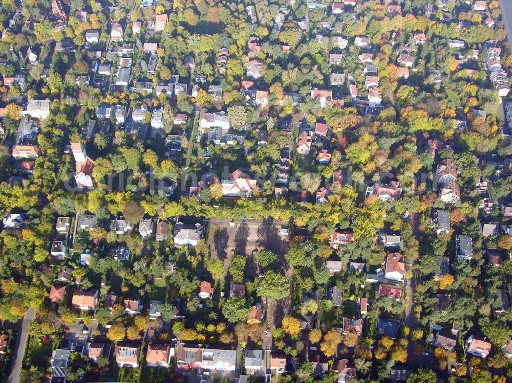 Aerial photograph Berlin-Wittenau - 13.10.2004 Berlin-Wittenau, Wohnsiedlung-Neubau der PREMIER-Deutschland GmbH, an der Bondickstraße / Nimrodstraße in Berlin Wittenau / Reinickendorf