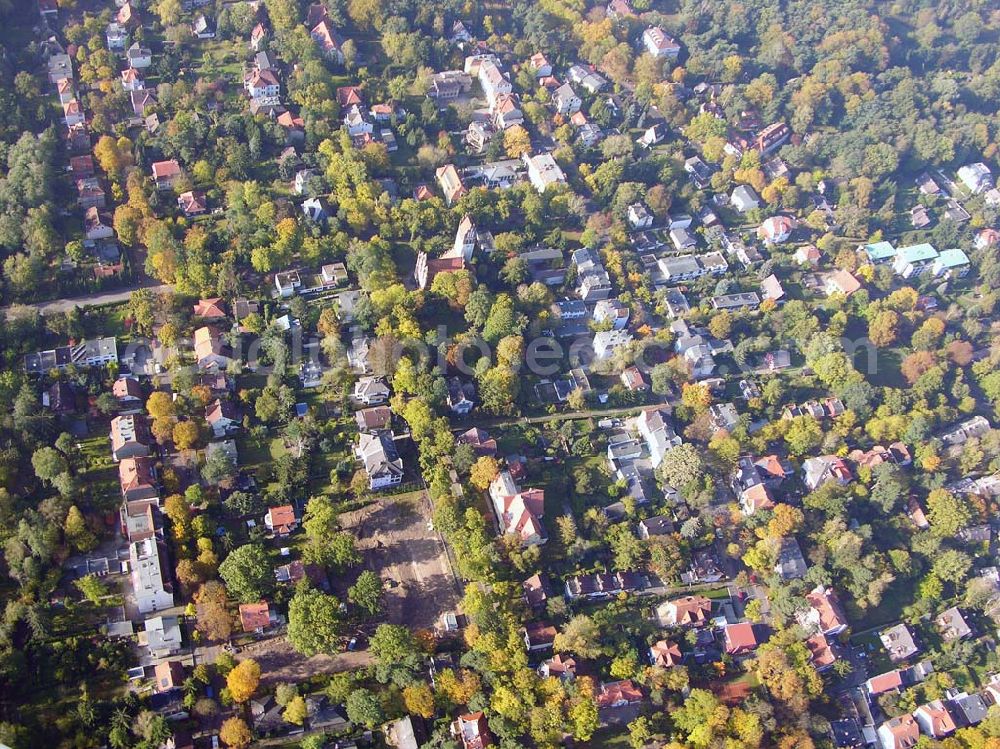 Berlin-Wittenau from above - 13.10.2004 Berlin-Wittenau, Wohnsiedlung-Neubau der PREMIER-Deutschland GmbH, an der Bondickstraße / Nimrodstraße in Berlin Wittenau / Reinickendorf