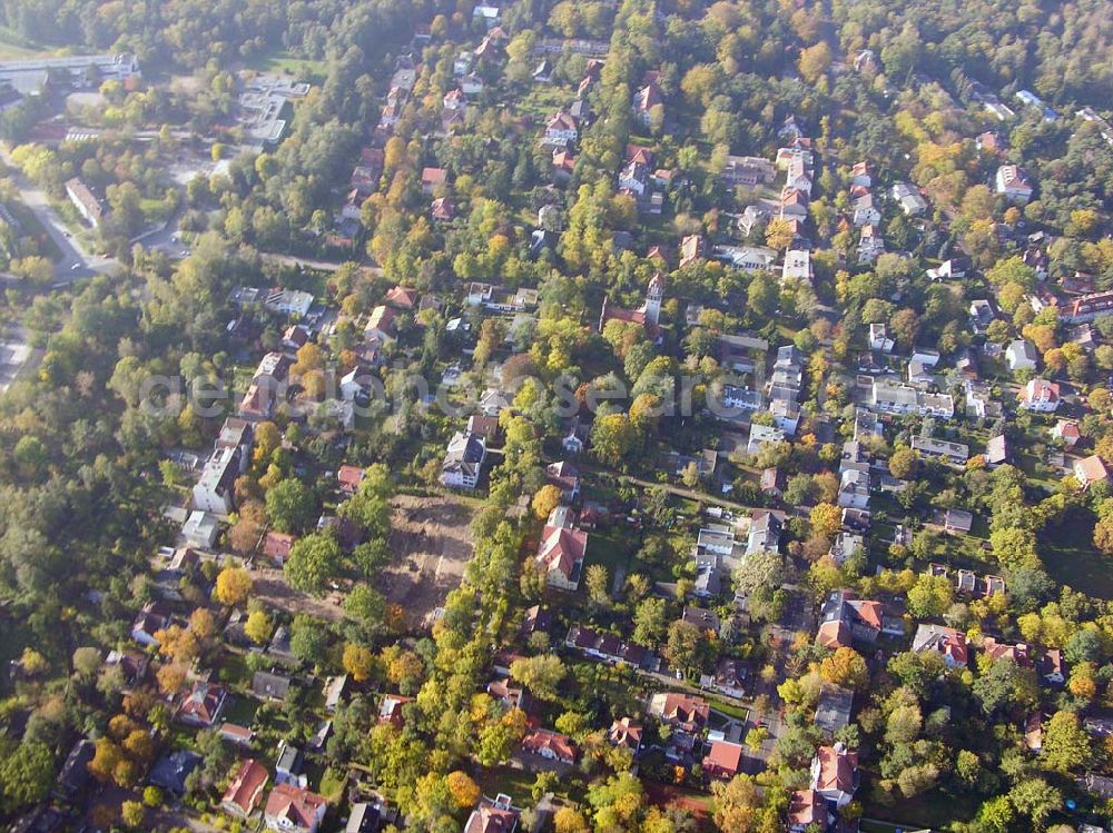 Berlin-Wittenau from the bird's eye view: 13.10.2004 Berlin-Wittenau, Wohnsiedlung-Neubau der PREMIER-Deutschland GmbH, an der Bondickstraße / Nimrodstraße in Berlin Wittenau / Reinickendorf