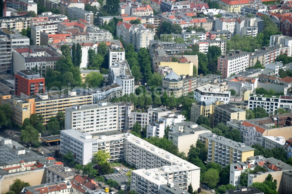 Berlin from the bird's eye view: Residential area of industrially manufactured settlement on Palace Prager Platz in Berlin, Germany