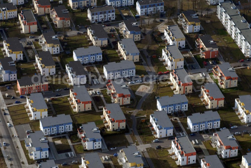 Berlin from the bird's eye view: Lichterfelde Blick auf die Wohnsiedlung Schweizer Viertel in Berlin Lichterfelde. Nach dem zweiten Weltkrieg hatten dort die amerikanischen Streitkräfte ihre Kasernen, heute bietet die Siedlung 700 Wohnungen für Familien mit Ziergärten und Kinderspielplätzen. Kontakt: Dipl.-Ing. Architekt Kay Wieland, Kurfürstendamm 196 10707 Berlin, Tel. +49(0)30 34822 17, Fax +49(0)30 347029 89, Email: mailto@abkw.de