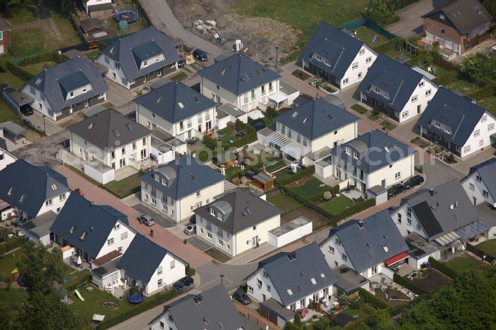 Bergkamen from above - Viereckige Wohnsiedlung Unter den Telgen im Stadtteil Mitte der Stadt Bergkamen, Nordrhein-Westfalen. Square shaped housing complex Unter den Telgen in the district Mitte in Bergkamen, North Rhine-Westphalia.