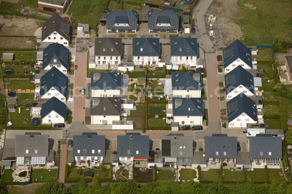 Bergkamen from the bird's eye view: Viereckige Wohnsiedlung Unter den Telgen im Stadtteil Mitte der Stadt Bergkamen, Nordrhein-Westfalen. Square shaped housing complex Unter den Telgen in the district Mitte in Bergkamen, North Rhine-Westphalia.