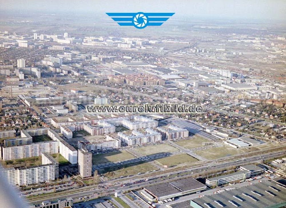 Aerial photograph Berlin - Hohenschönhausen - Wohnsiedlung Weiße Taube der Unternehmensgruppe Max Aicher an der Landsberger Allee in Berlin-Hohenschönhausen.