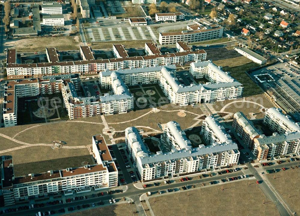 Berlin - Hohenschönhausen from above - Wohnsiedlung Weiße Taube der Unternehmensgruppe Max Aicher an der Landsberger Allee in Berlin - Hohenschönhausen.