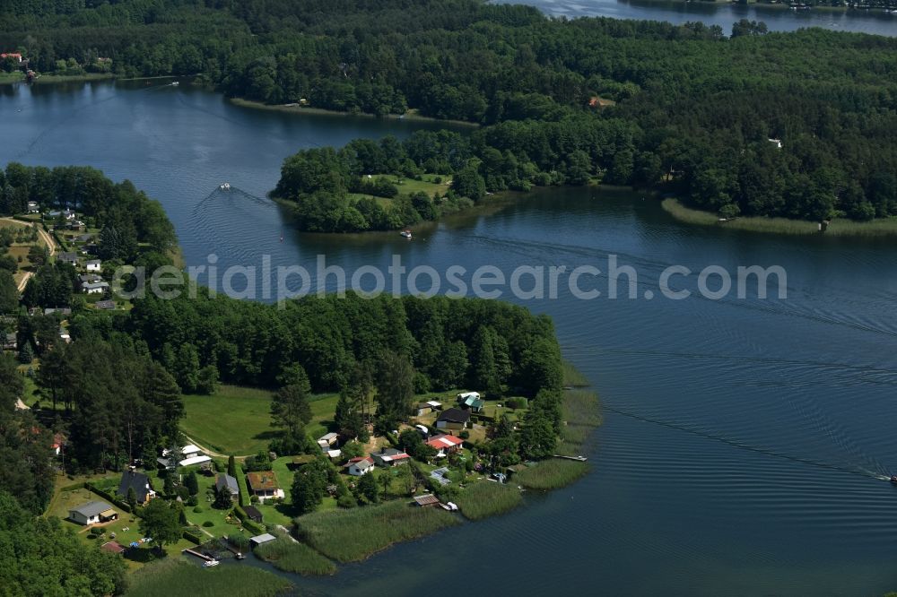 Aerial photograph Zechlinerhütte - Residential area Der Werder on the Western shore of Lake Zootzensee in Zechlinerhuette in the state of Brandenburg