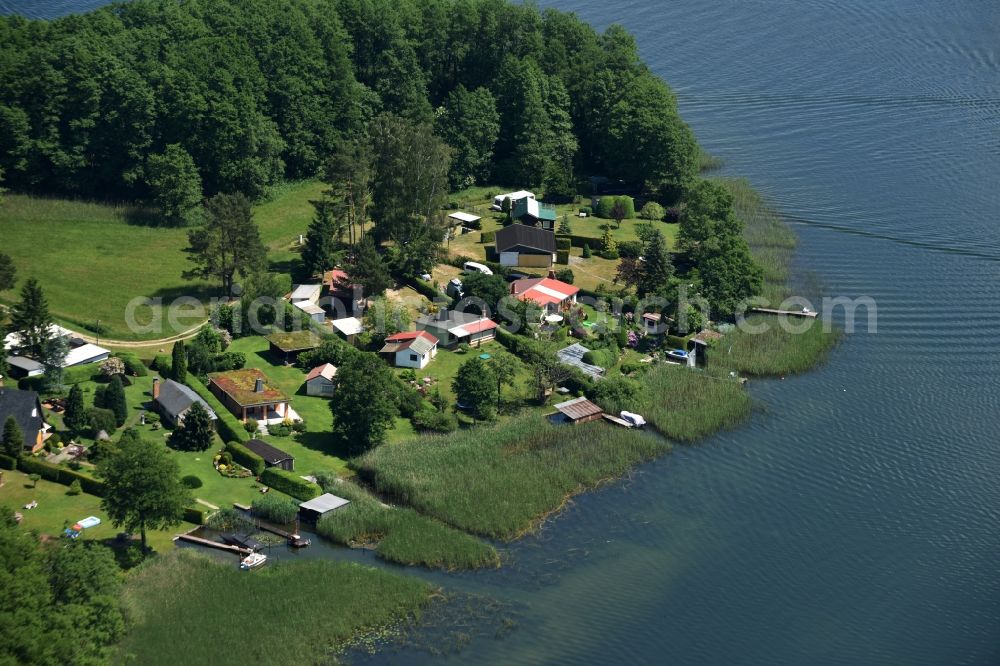 Zechlinerhütte from the bird's eye view: Residential area Der Werder on the Western shore of Lake Zootzensee in Zechlinerhuette in the state of Brandenburg