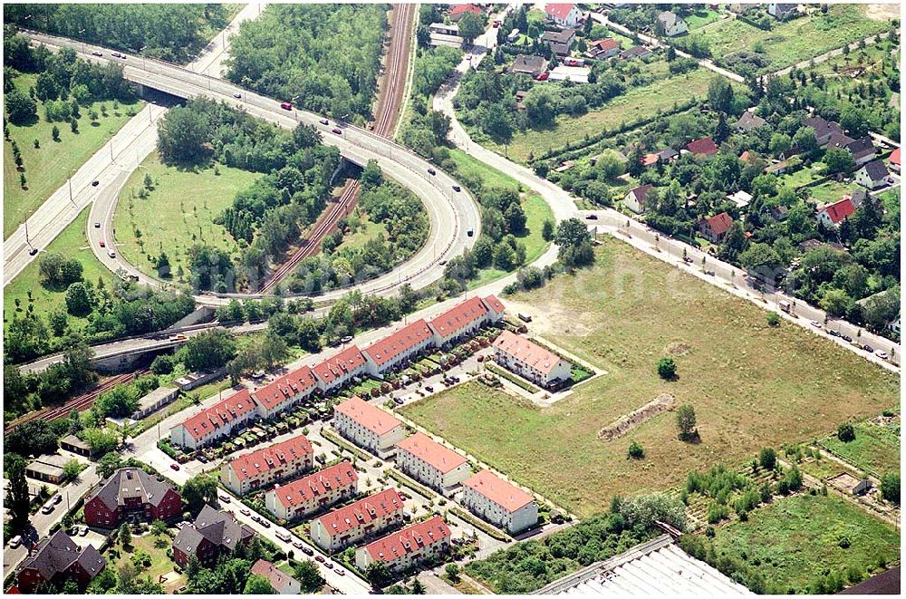 Berlin Altglienicke from the bird's eye view: Wohnsiedlungs- und Baugelände der DEGEWO an der Kleetausiedlung in Altglienicke (zu Treptow-Köpenick) an der Kleeblatt-/Ewaldstraße.