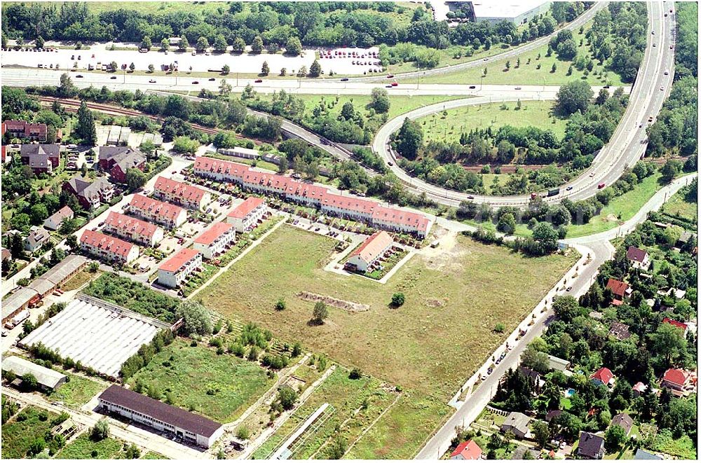 Aerial image Berlin Altglienicke - Wohnsiedlungs- und Baugelände der DEGEWO an der Kleetausiedlung in Altglienicke (zu Treptow-Köpenick) an der Kleeblatt-/Ewaldstraße.