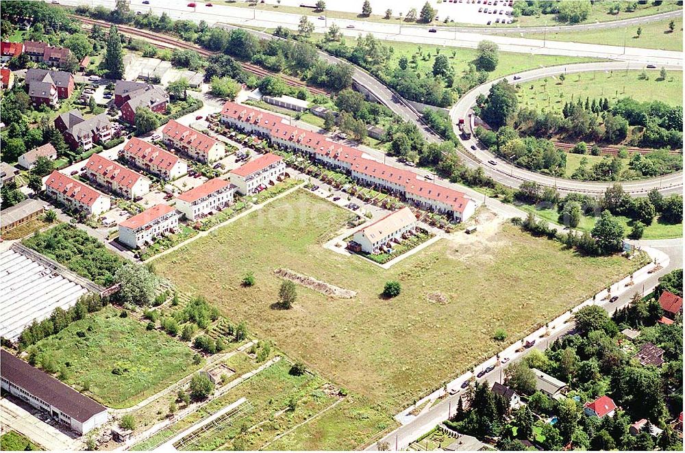 Aerial photograph Berlin Altglienicke - Wohnsiedlungs- und Baugelände der DEGEWO an der Kleetausiedlung in Altglienicke (zu Treptow-Köpenick) an der Kleeblatt-/Ewaldstraße.