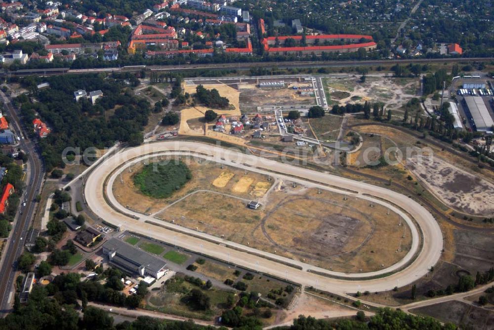 Berlin-Karlshorst from the bird's eye view: Blick auf die Trabrennbahn und die Baustelle der Wohnanlage Carlsgarten in Berlin Karlshorst. Karlshorst liegt auf halbem Weg zwischen Berlin-Mitte und dem Erholungsgebiet Müggelsee. Bauherr ist die NCC Deutschland GmbH. Kontakt: NCC Deutschland GmbH, Herr Helmut Kunze, Treskowallee 115, 10318 Berlin.Telefon Info-Line: 0800/670 00 00. Kontakt Trabrennbahn Karlshorst: Treskowallee 129, 10318 Berlin. Telefon:(0 30) 5 00 17 - 0