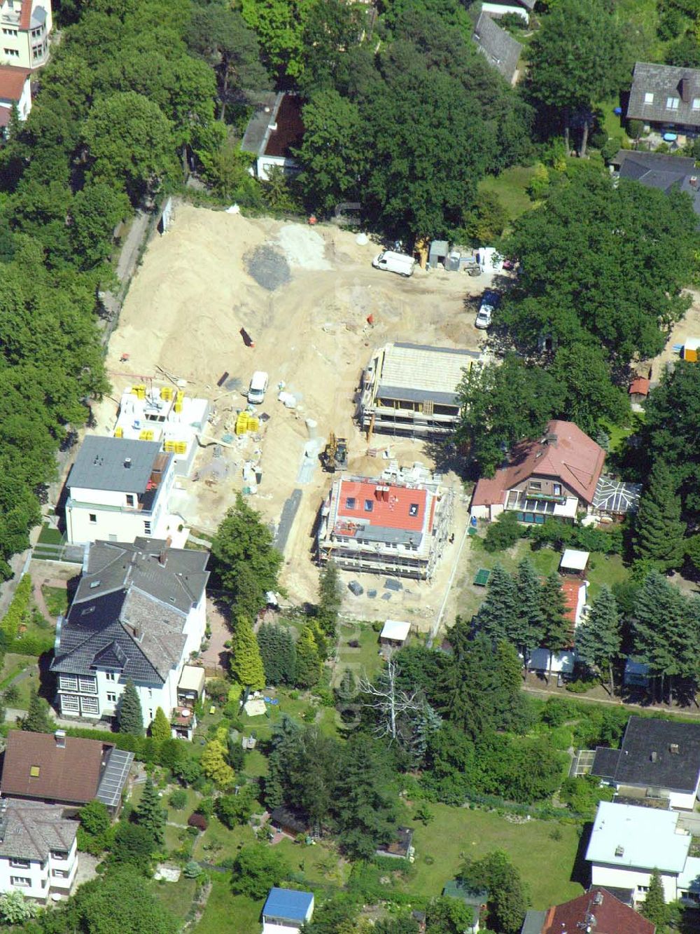 Aerial image Berlin - 20.06.2005 Wohnsiedlungsneubau der PREMIER-Deutschland GmbH, an der Bondickenstr./Nimrodstr. in Berlin-Reinickendorf