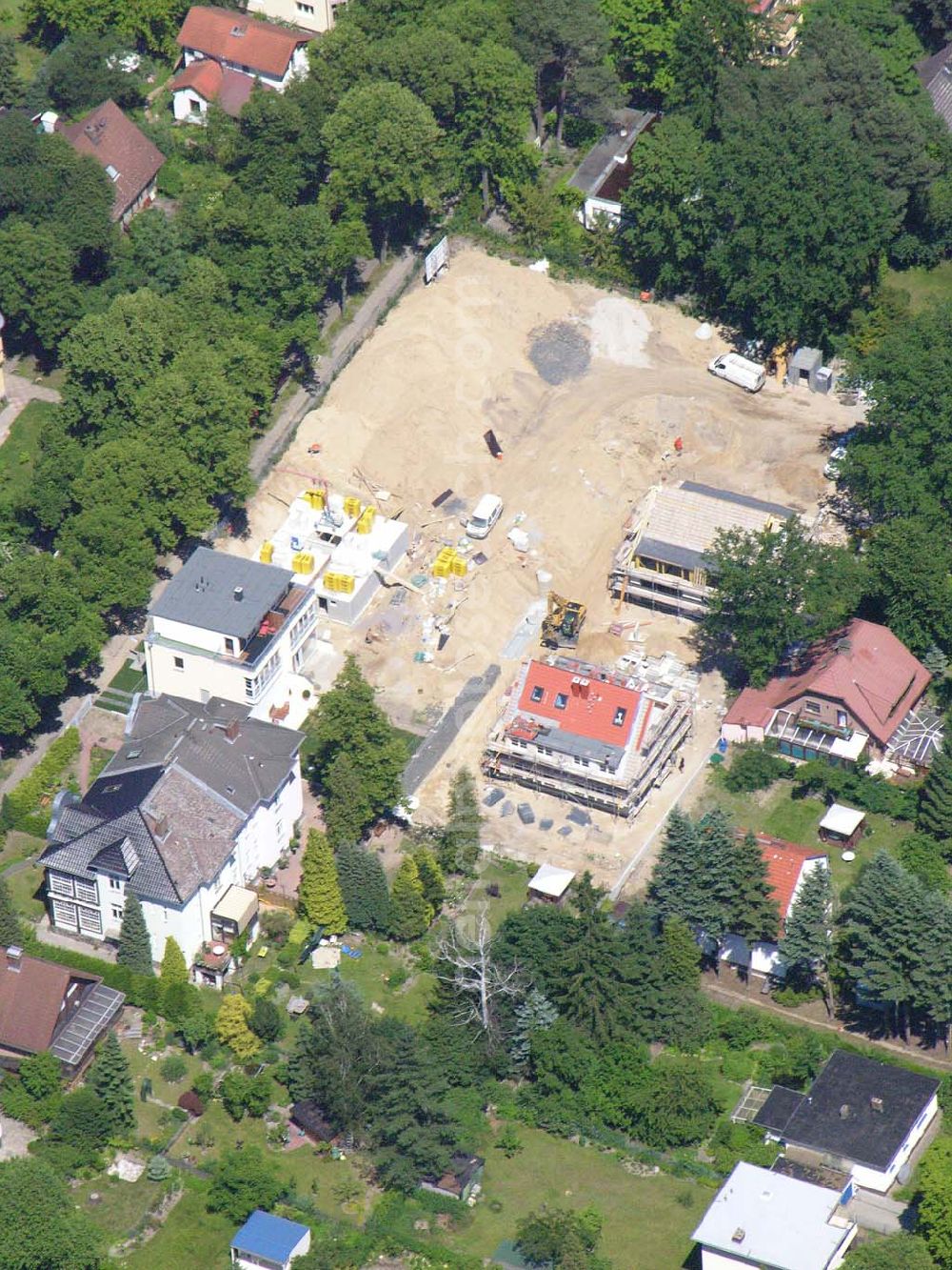 Aerial photograph Berlin - 20.06.2005 Wohnsiedlungsneubau der PREMIER-Deutschland GmbH, an der Bondickenstr./Nimrodstr. in Berlin-Reinickendorf