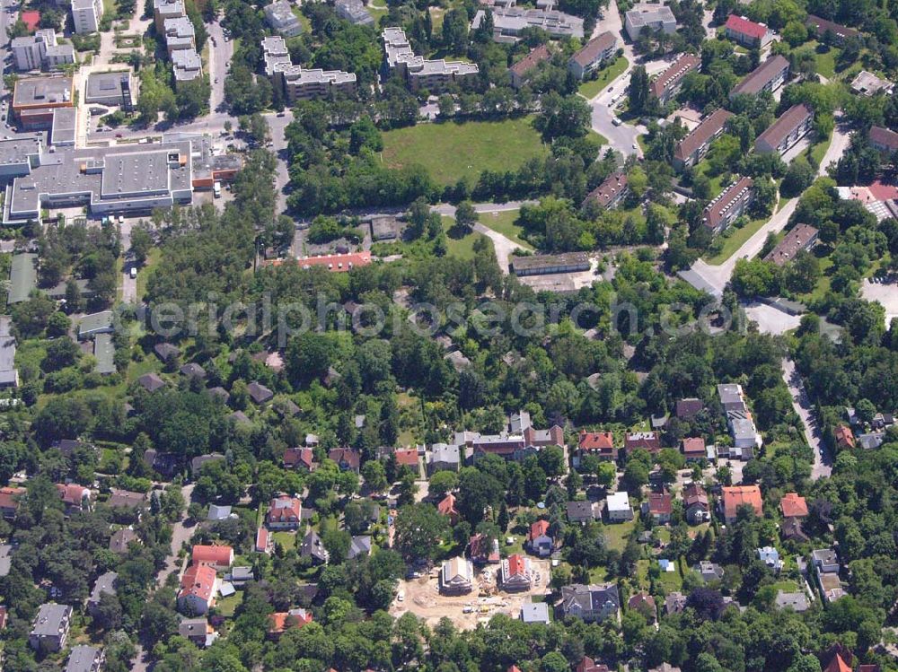 Berlin from the bird's eye view: Wohnsiedlungsneubau der PREMIER-Deutschland GmbH, an der Bondickenstr./Nimrodstr. in Berlin-Reinickendorf