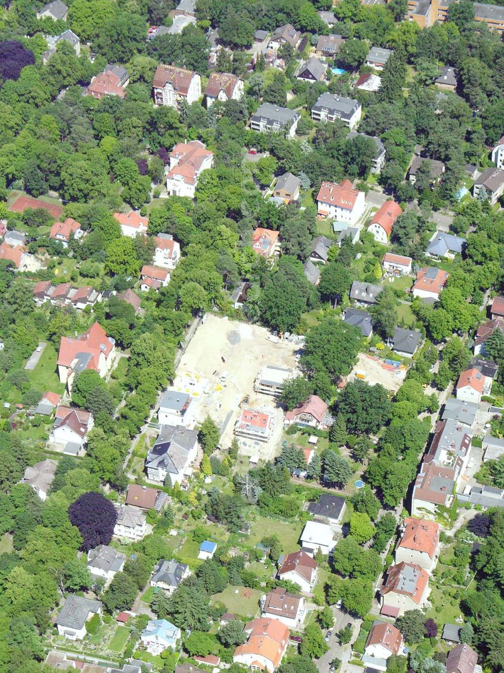 Berlin from the bird's eye view: Wohnsiedlungsneubau der PREMIER-Deutschland GmbH, an der Bondickenstr./Nimrodstr. in Berlin-Reinickendorf