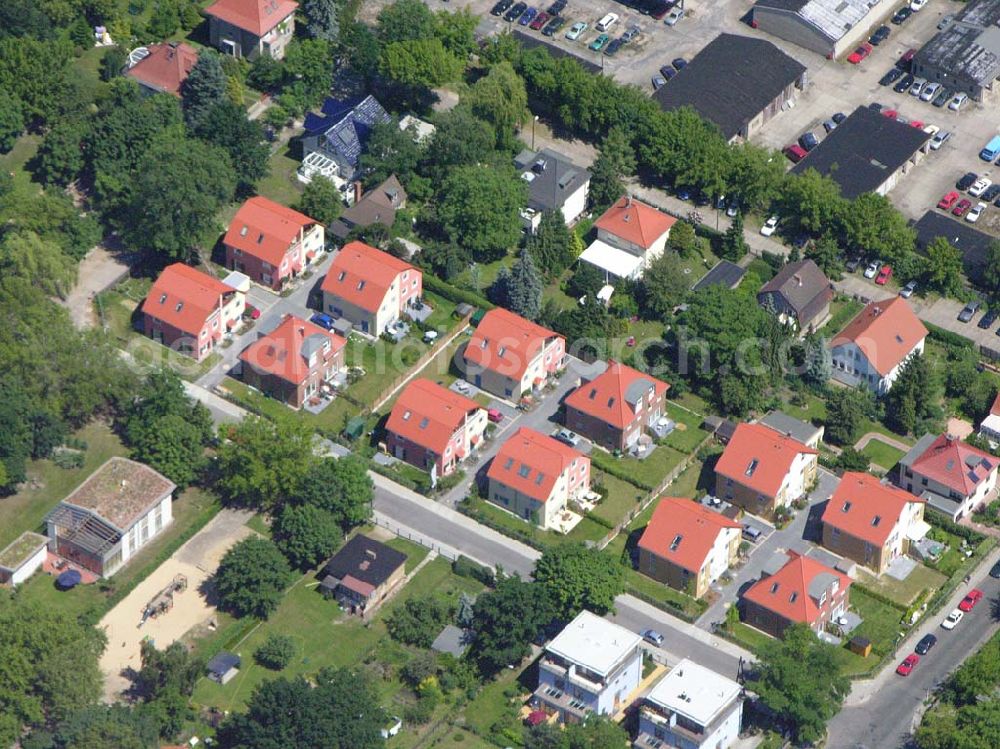 Berlin from above - Berlin-Karlshorst,20.06.2005,Wohnsiedlungsneubau der PREMIER-Deutschland GmbH, an der Arberstraße in Berlin-Karlshorst