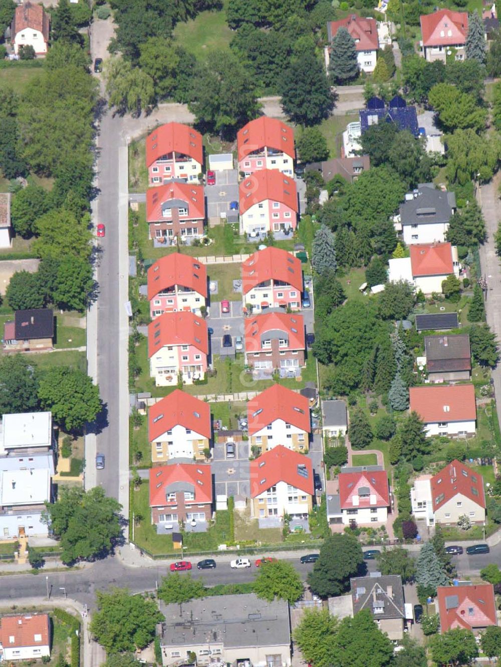 Aerial photograph Berlin - Berlin-Karlshorst,20.06.2005,Wohnsiedlungsneubau der PREMIER-Deutschland GmbH, an der Arberstraße in Berlin-Karlshorst