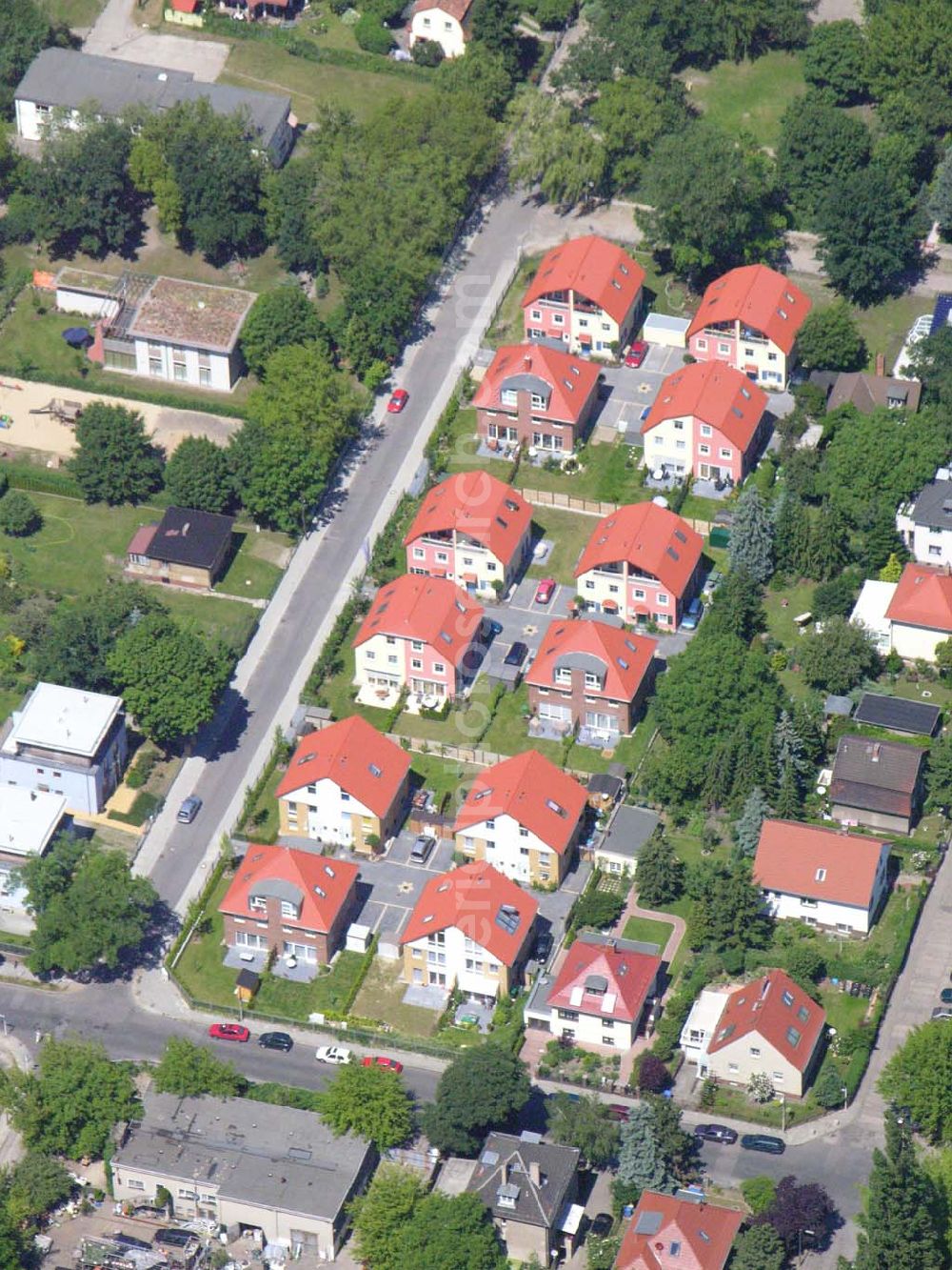 Berlin from above - Berlin-Karlshorst,20.06.2005,Wohnsiedlungsneubau der PREMIER-Deutschland GmbH, an der Arberstraße in Berlin-Karlshorst