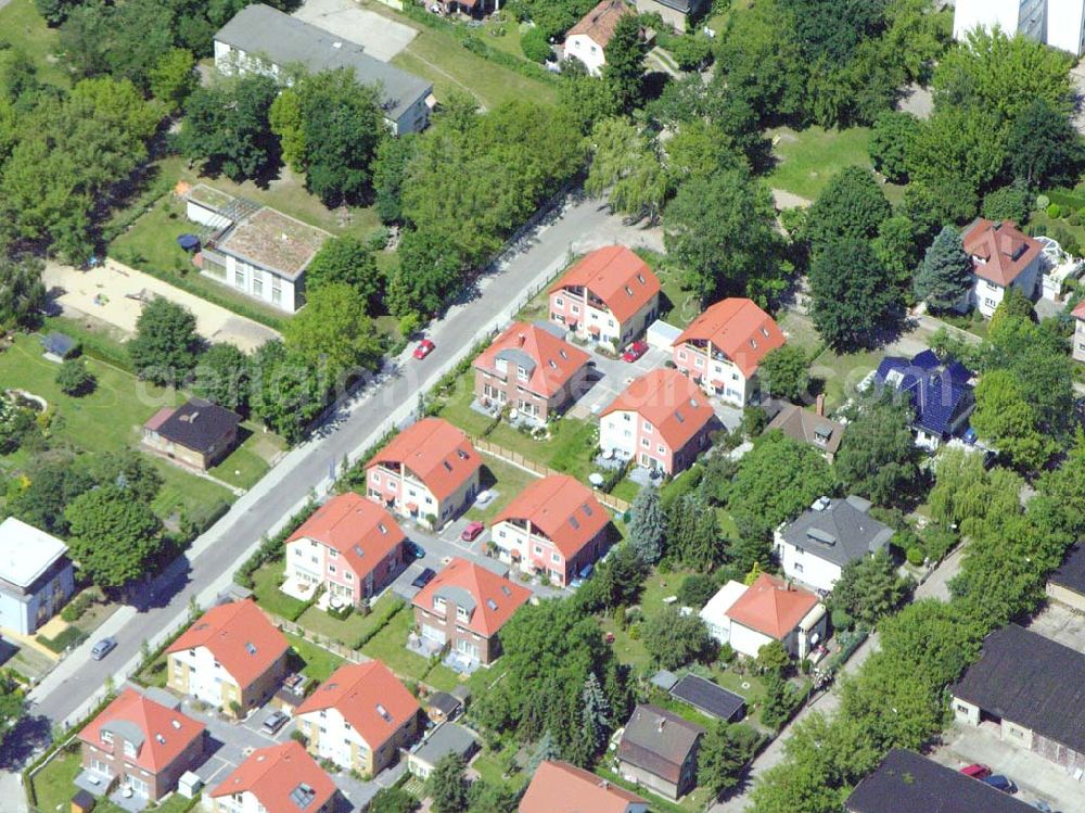 Berlin from the bird's eye view: Berlin-Karlshorst,20.06.2005,Wohnsiedlungsneubau der PREMIER-Deutschland GmbH, an der Arberstraße in Berlin-Karlshorst