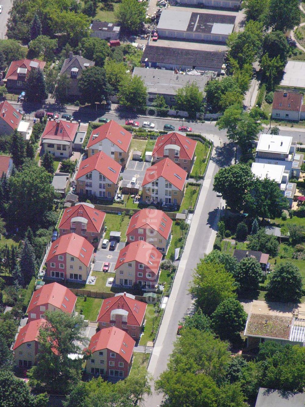 Berlin from the bird's eye view: Berlin-Karlshorst,20.06.2005,Wohnsiedlungsneubau der PREMIER-Deutschland GmbH, an der Arberstraße in Berlin-Karlshorst