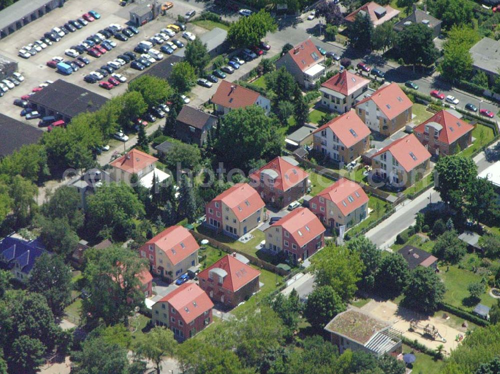 Aerial photograph Berlin - Berlin-Karlshorst,20.06.2005,Wohnsiedlungsneubau der PREMIER-Deutschland GmbH, an der Arberstraße in Berlin-Karlshorst