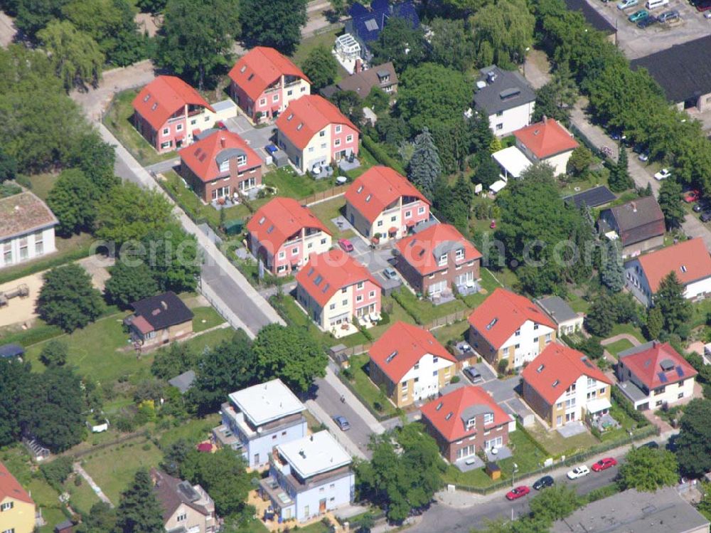 Berlin from above - Berlin-Karlshorst,20.06.2005,Wohnsiedlungsneubau der PREMIER-Deutschland GmbH, an der Arberstraße in Berlin-Karlshorst