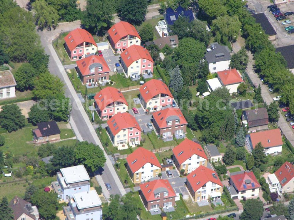 Berlin from the bird's eye view: Berlin-Karlshorst,20.06.2005,Wohnsiedlungsneubau der PREMIER-Deutschland GmbH, an der Arberstraße in Berlin-Karlshorst