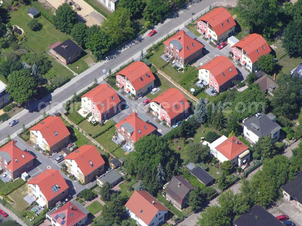 Berlin from the bird's eye view: Berlin-Karlshorst,20.06.2005,Wohnsiedlungsneubau der PREMIER-Deutschland GmbH, an der Arberstraße in Berlin-Karlshorst