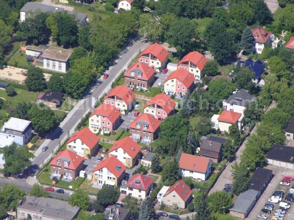 Berlin from above - Berlin-Karlshorst,20.06.2005,Wohnsiedlungsneubau der PREMIER-Deutschland GmbH, an der Arberstraße in Berlin-Karlshorst