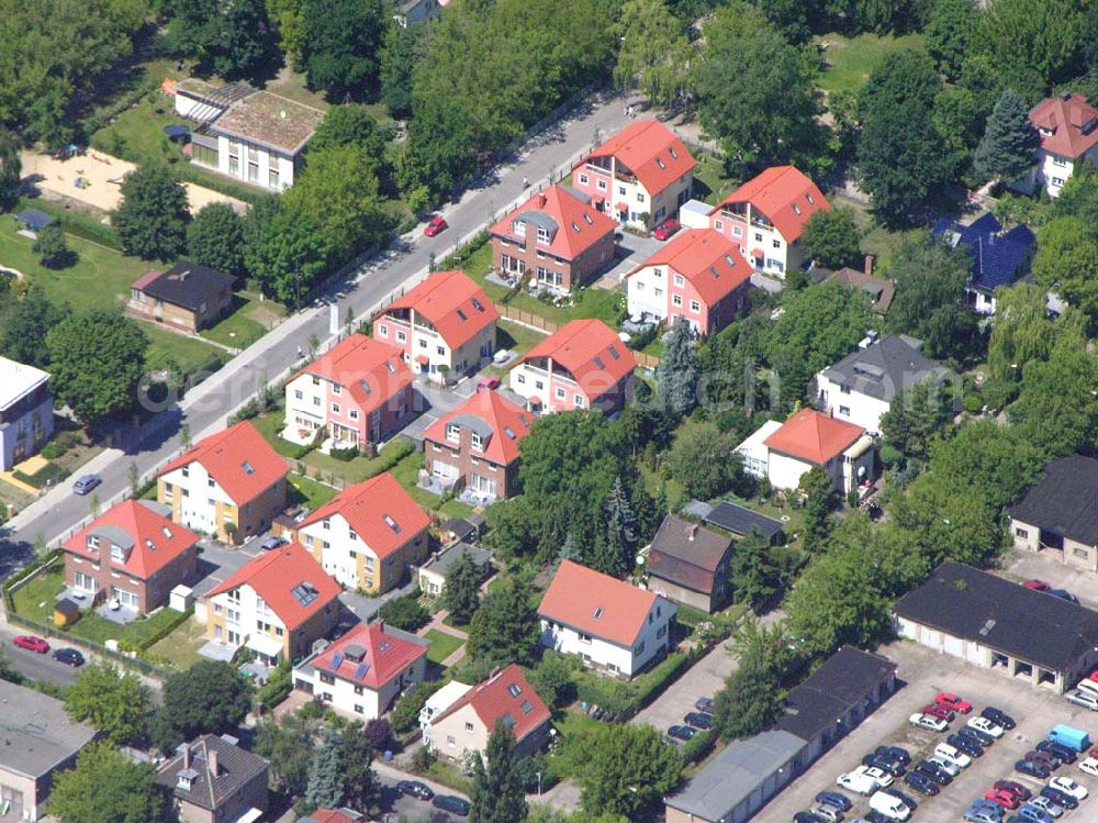 Berlin from the bird's eye view: Berlin-Karlshorst,20.06.2005,Wohnsiedlungsneubau der PREMIER-Deutschland GmbH, an der Arberstraße in Berlin-Karlshorst