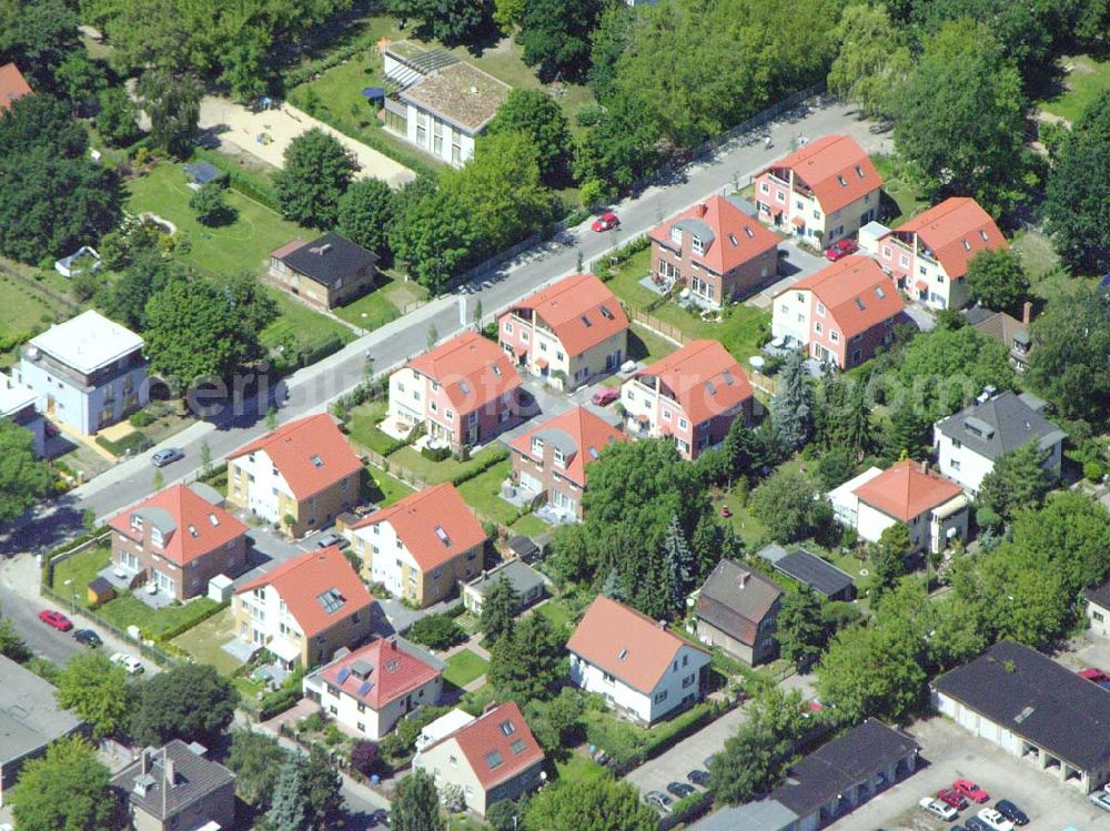 Aerial image Berlin - Berlin-Karlshorst,20.06.2005,Wohnsiedlungsneubau der PREMIER-Deutschland GmbH, an der Arberstraße in Berlin-Karlshorst