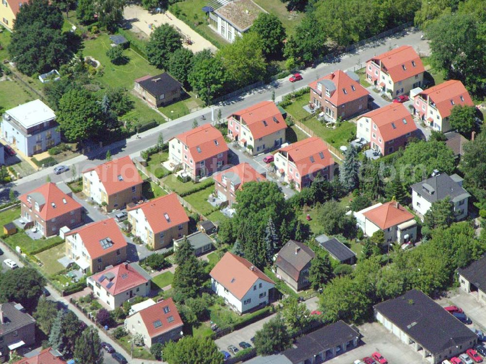 Aerial photograph Berlin - Berlin-Karlshorst,20.06.2005,Wohnsiedlungsneubau der PREMIER-Deutschland GmbH, an der Arberstraße in Berlin-Karlshorst