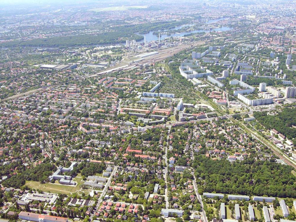 Berlin - Karlshorst from the bird's eye view: Berlin-Karlshorst,20.06.2005,Wohnsiedlungsneubau der PREMIER-Deutschland GmbH, an der Arberstraße in Berlin-Karlshorst