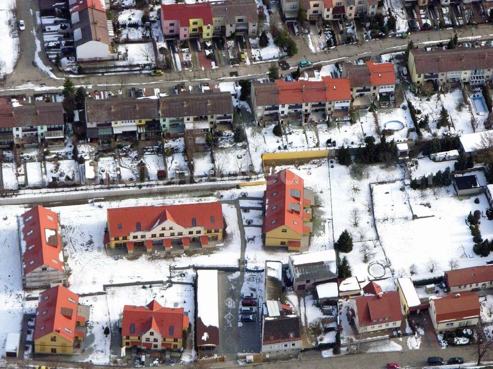 Berlin - Kaulsdorf from the bird's eye view: Berlin-Kaulsdorf,10.03.2005, Wohnsiedlungsneubau der PREMIER-Deutschland GmbH, an der Dorfstr. Am Alten Dorfanger in Berlin-Kaulsdorf