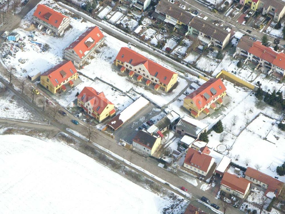 Aerial image Berlin - Kaulsdorf - Berlin-Kaulsdorf,10.03.2005, Wohnsiedlungsneubau der PREMIER-Deutschland GmbH, an der Dorfstr. Am Alten Dorfanger in Berlin-Kaulsdorf