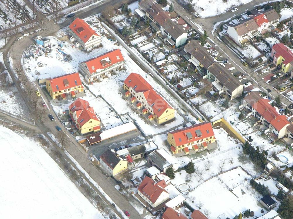 Aerial photograph Berlin - Kaulsdorf - Berlin-Kaulsdorf,10.03.2005, Wohnsiedlungsneubau der PREMIER-Deutschland GmbH, an der Dorfstr. Am Alten Dorfanger in Berlin-Kaulsdorf