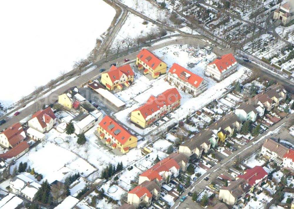 Aerial photograph Berlin - Kaulsdorf - Berlin-Kaulsdorf,10.03.2005, Wohnsiedlungsneubau der PREMIER-Deutschland GmbH, an der Dorfstr. Am Alten Dorfanger in Berlin-Kaulsdorf