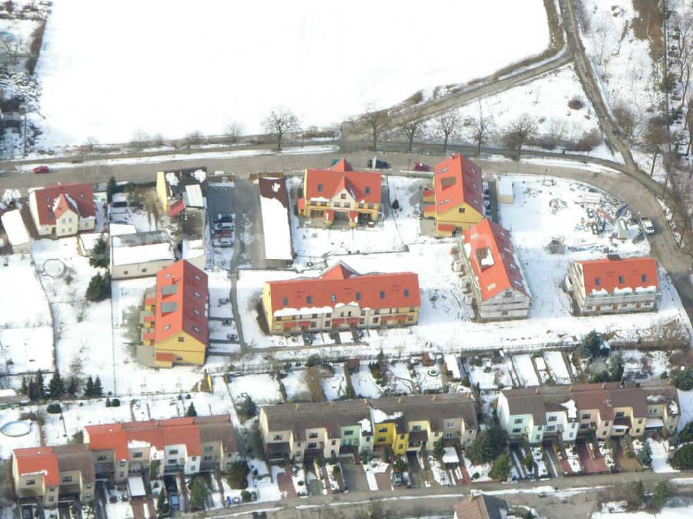 Berlin - Kaulsdorf from the bird's eye view: Berlin-Kaulsdorf,10.03.2005, Wohnsiedlungsneubau der PREMIER-Deutschland GmbH, an der Dorfstr. Am Alten Dorfanger in Berlin-Kaulsdorf