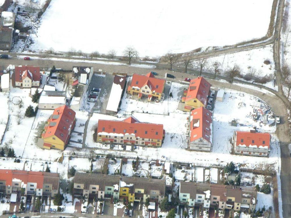 Aerial image Berlin - Kaulsdorf - Berlin-Kaulsdorf,10.03.2005, Wohnsiedlungsneubau der PREMIER-Deutschland GmbH, an der Dorfstr. Am Alten Dorfanger in Berlin-Kaulsdorf