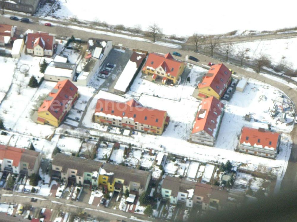 Aerial photograph Berlin - Kaulsdorf - Berlin-Kaulsdorf,10.03.2005, Wohnsiedlungsneubau der PREMIER-Deutschland GmbH, an der Dorfstr. Am Alten Dorfanger in Berlin-Kaulsdorf