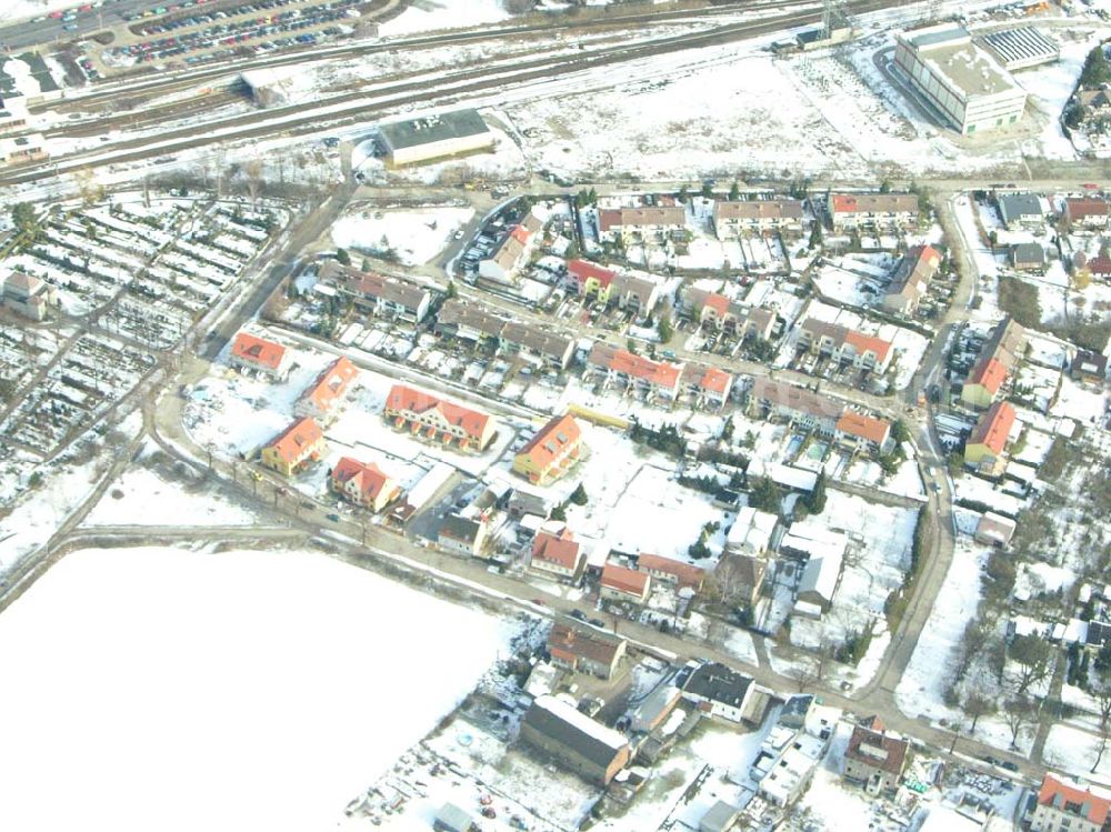 Berlin - Kaulsdorf from above - Berlin-Kaulsdorf,10.03.2005, Wohnsiedlungsneubau der PREMIER-Deutschland GmbH, an der Dorfstr. Am Alten Dorfanger in Berlin-Kaulsdorf