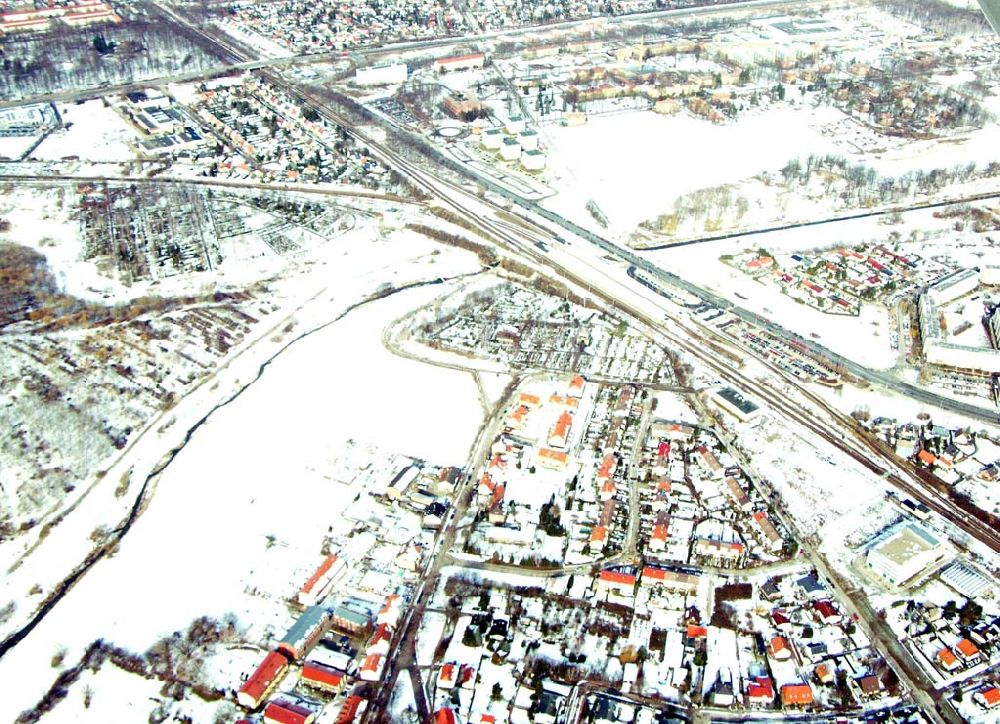 Berlin - Kaulsdorf from above - Berlin-Kaulsdorf,10.03.2005, Wohnsiedlungsneubau der PREMIER-Deutschland GmbH, an der Dorfstr. Am Alten Dorfanger in Berlin-Kaulsdorf