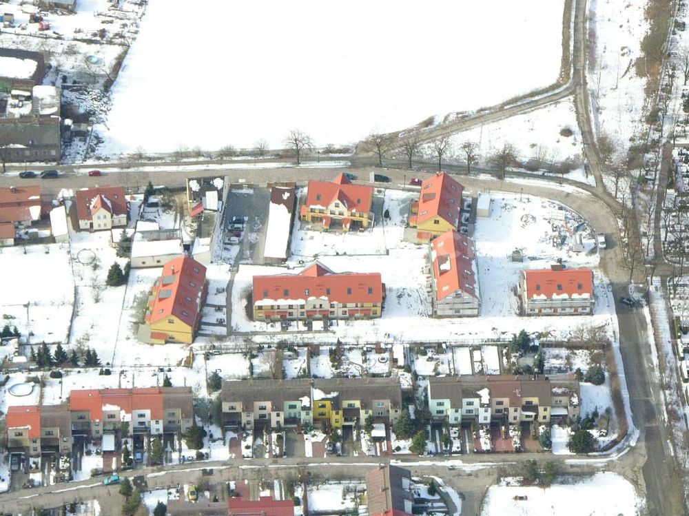 Aerial photograph Berlin - Kaulsdorf - Berlin-Kaulsdorf,10.03.2005, Wohnsiedlungsneubau der PREMIER-Deutschland GmbH, an der Dorfstr. Am Alten Dorfanger in Berlin-Kaulsdorf